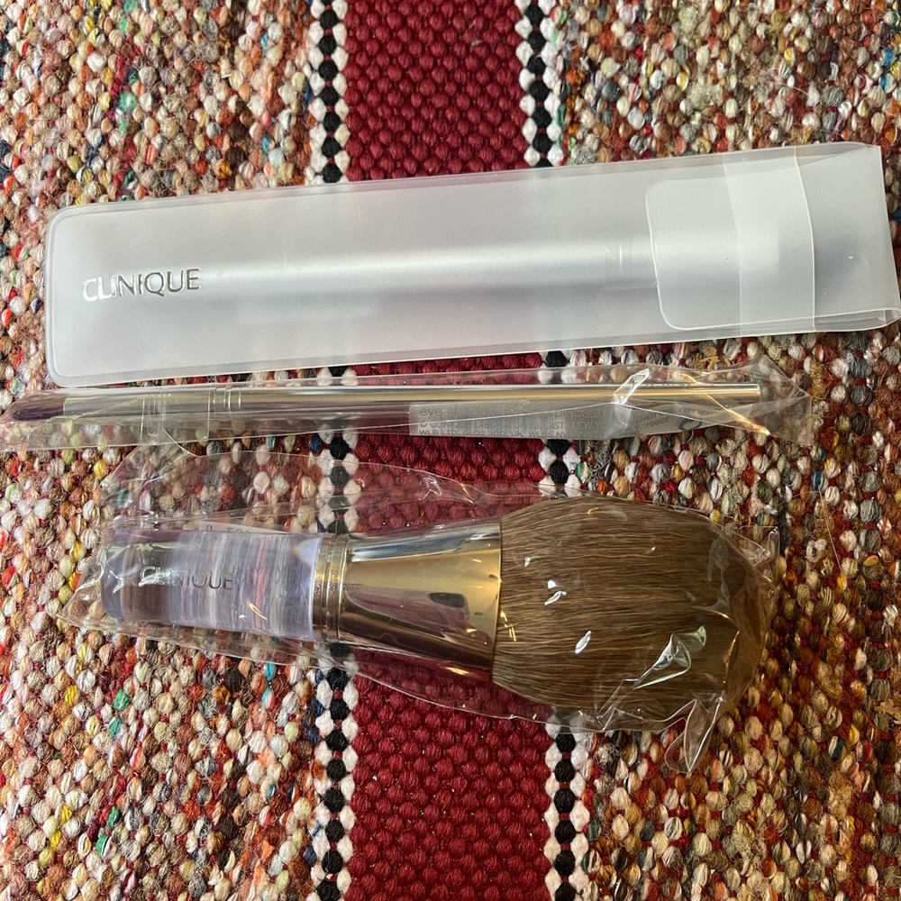 Clinique brush set- eye shader brush, eye shadow brush, bronzer blender NEW